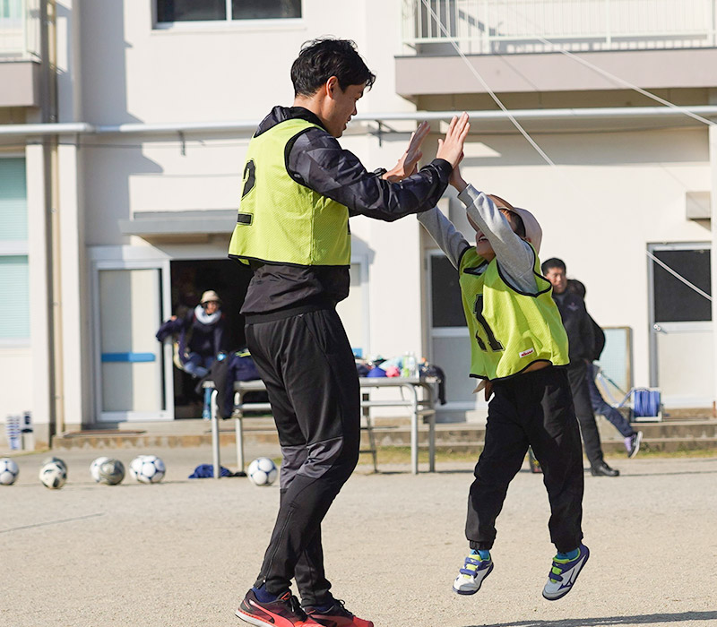 スポーツを通じてジェイリースフットボールクラブを取り巻く。全ての人をこのまちをもっと元気にもっとハッピーに。