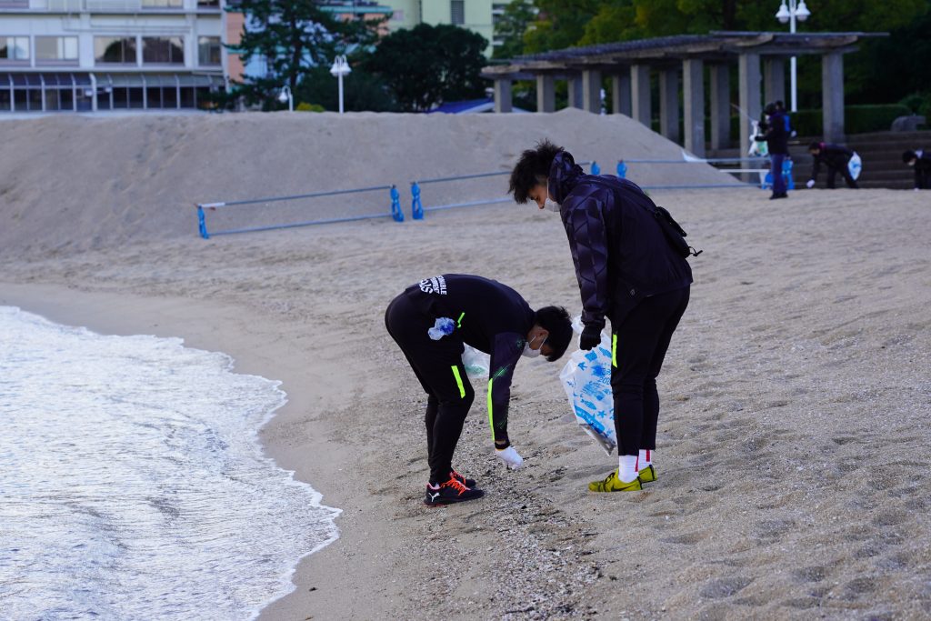 ビーチクリーンの様子