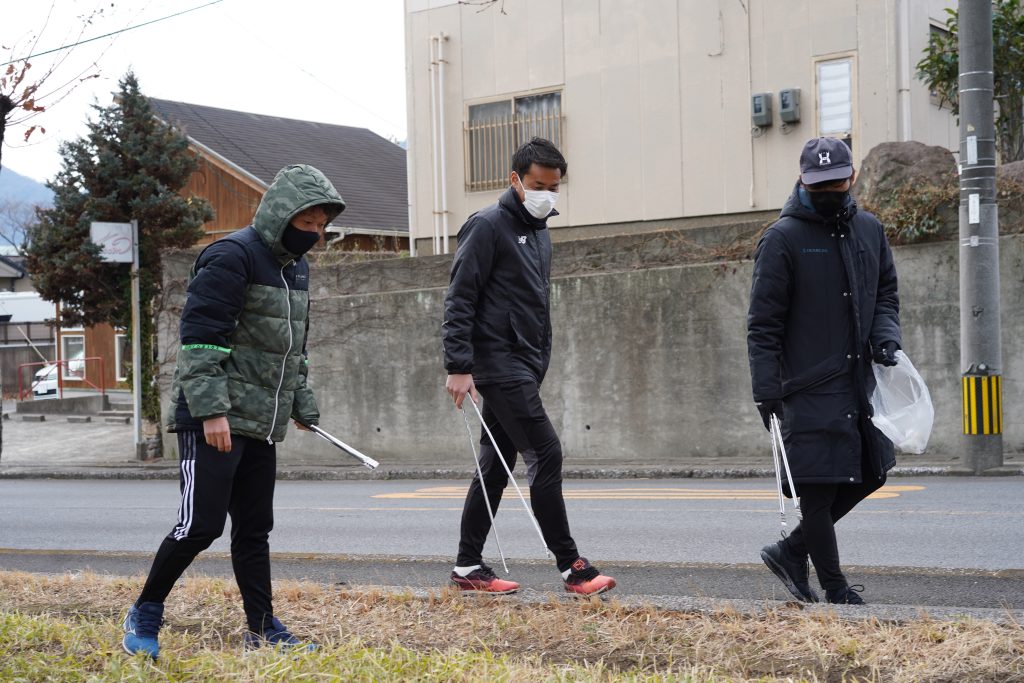 ごみ拾いの様子